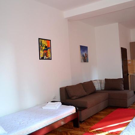 Apartmants Night Lux Ni الغرفة الصورة