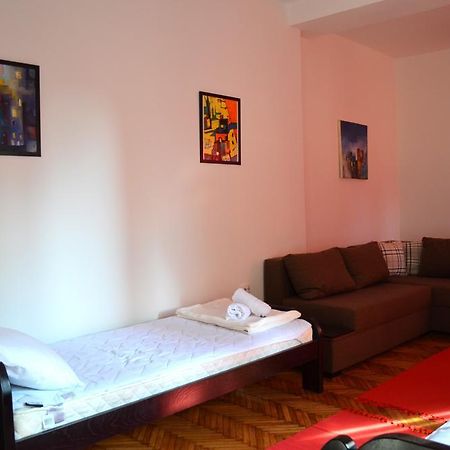 Apartmants Night Lux Ni الغرفة الصورة