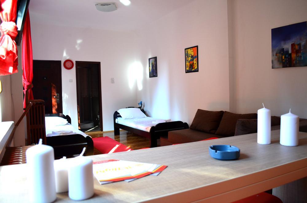 Apartmants Night Lux Ni الغرفة الصورة